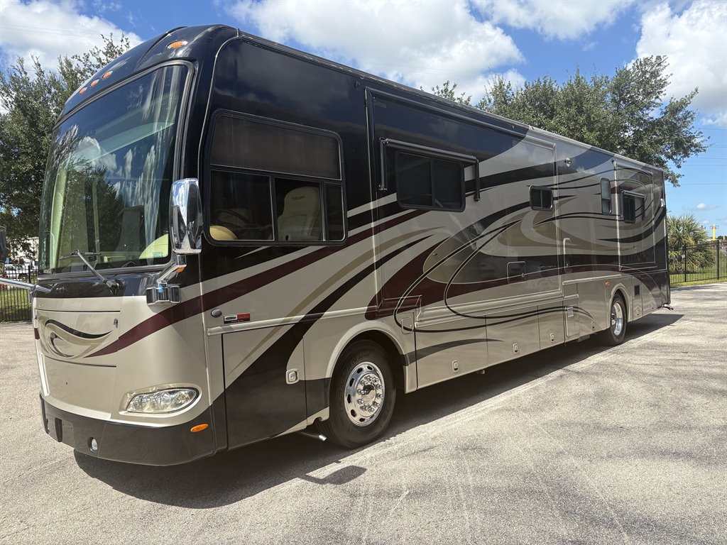 2011 Freightliner Xc Raised Rail Rear Engine Motor Home Chassis - $89,000
